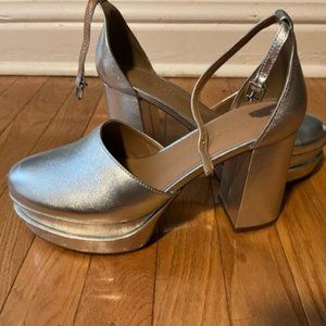 Aerosole silver heels